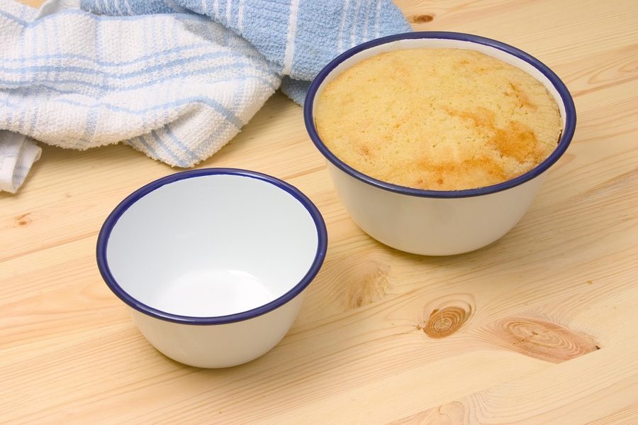 ENAMEL PUDDING BASIN